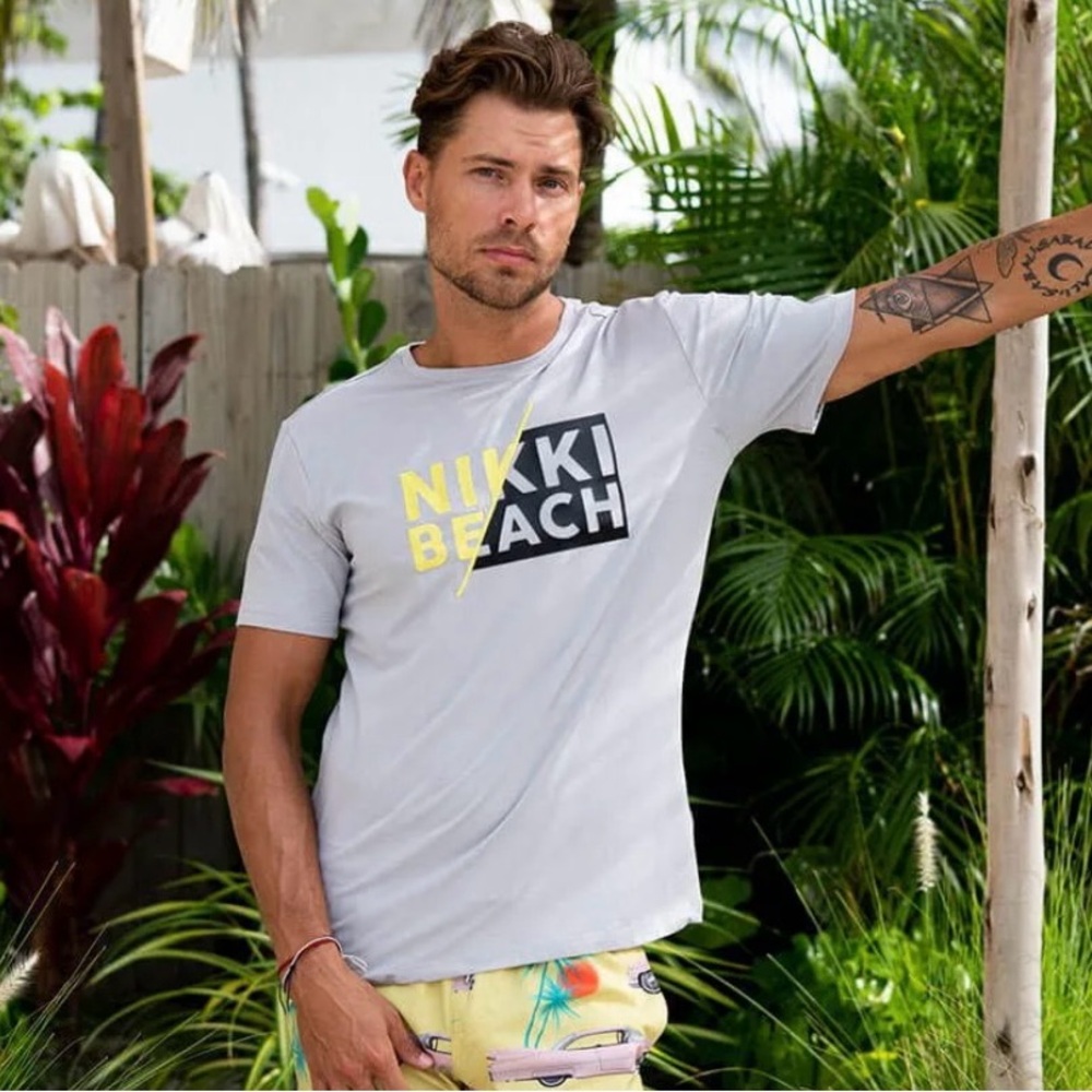 Men’s official, Nikki Beach light gray T-shirt size L.
